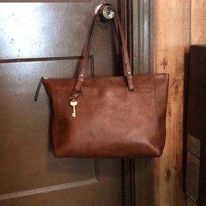 Fossil tote